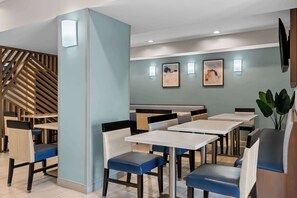Esmorzar diari continental gratuït 