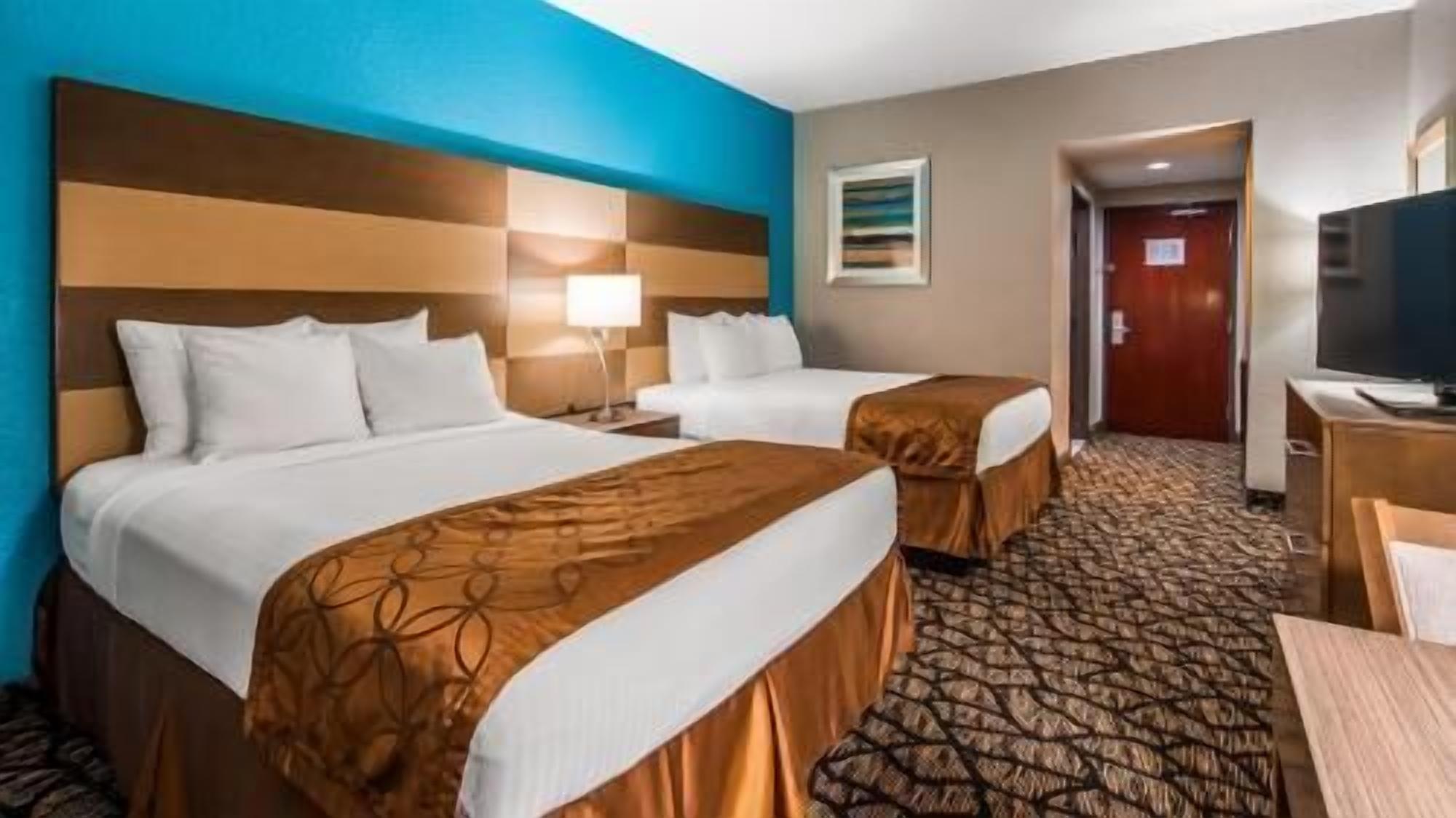 Pillow-top beds, in-room safe, desk, laptop workspace