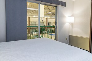Chambre « Premier », 2 grands lits, balcon | Vue de la chambre
