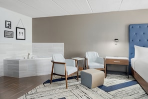 Suite, 1 très grand lit, vue ville | 1 chambre, bureau, espace de travail pour ordinateur portable