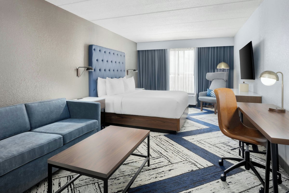 Suite Exécutive, 1 trÚs grand lit et 1 canapé-lit, vue ville | 1 chambre, bureau, espace de travail pour ordinateur portable