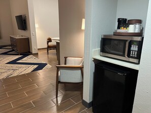 1 bedroom, desk, laptop workspace, blackout drapes