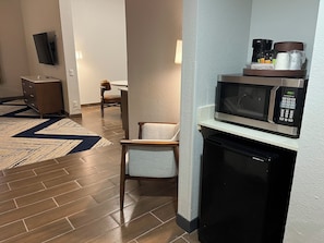 1 bedroom, desk, laptop workspace, blackout drapes