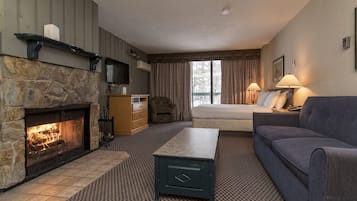 Studio, 1 grand lit et 1 canapé-lit, cuisine | Coffres-forts dans les chambres, rideaux occultants