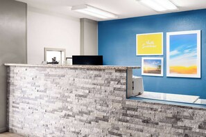 Lobby - Days Inn by Wyndham Ardmore (Ardmore)