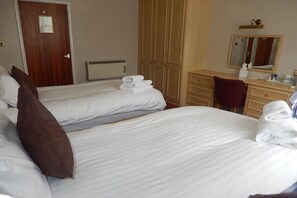 Standard Twin Room, 1 Twin Bed | Iron/ironing board, free WiFi