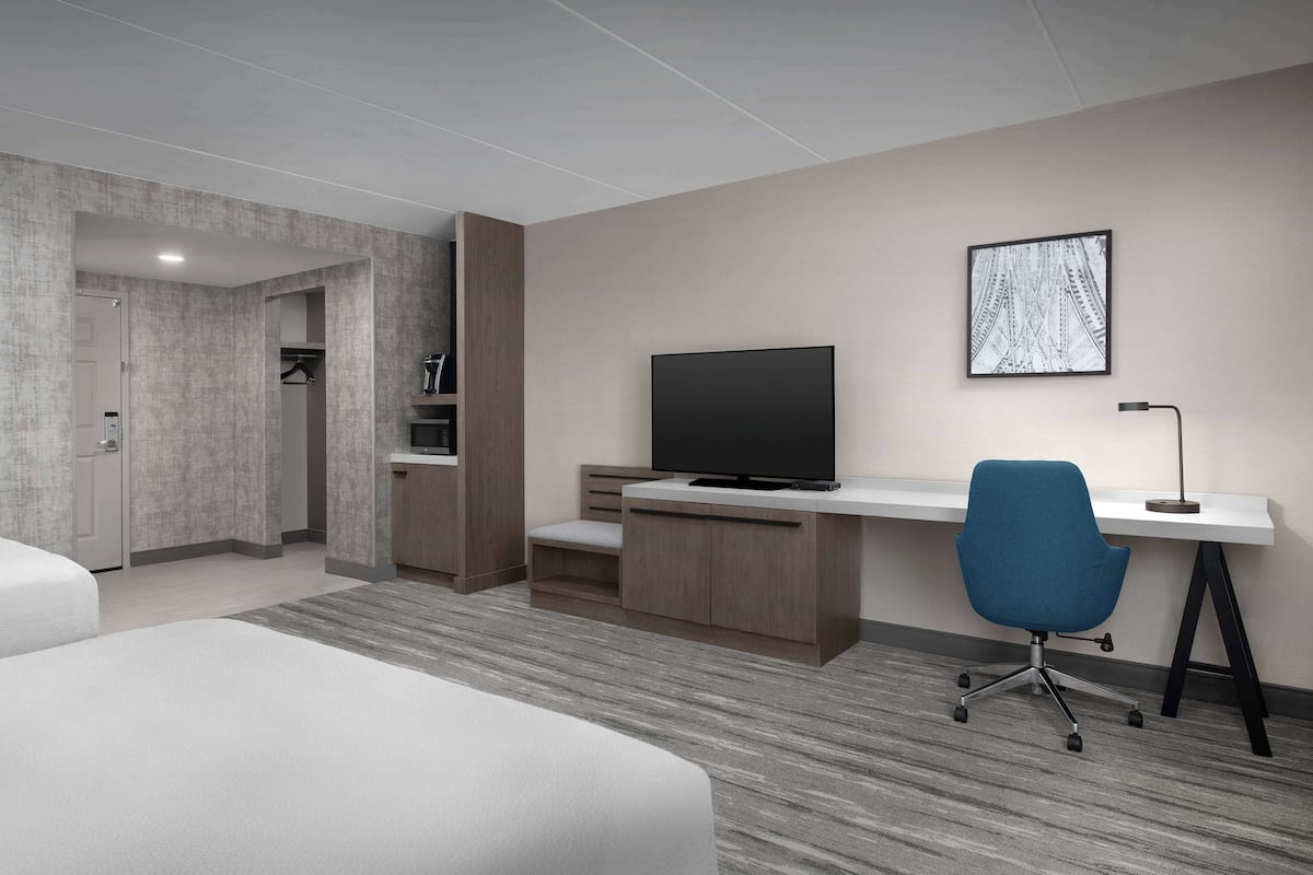 1 bedroom, desk, laptop workspace, blackout curtains