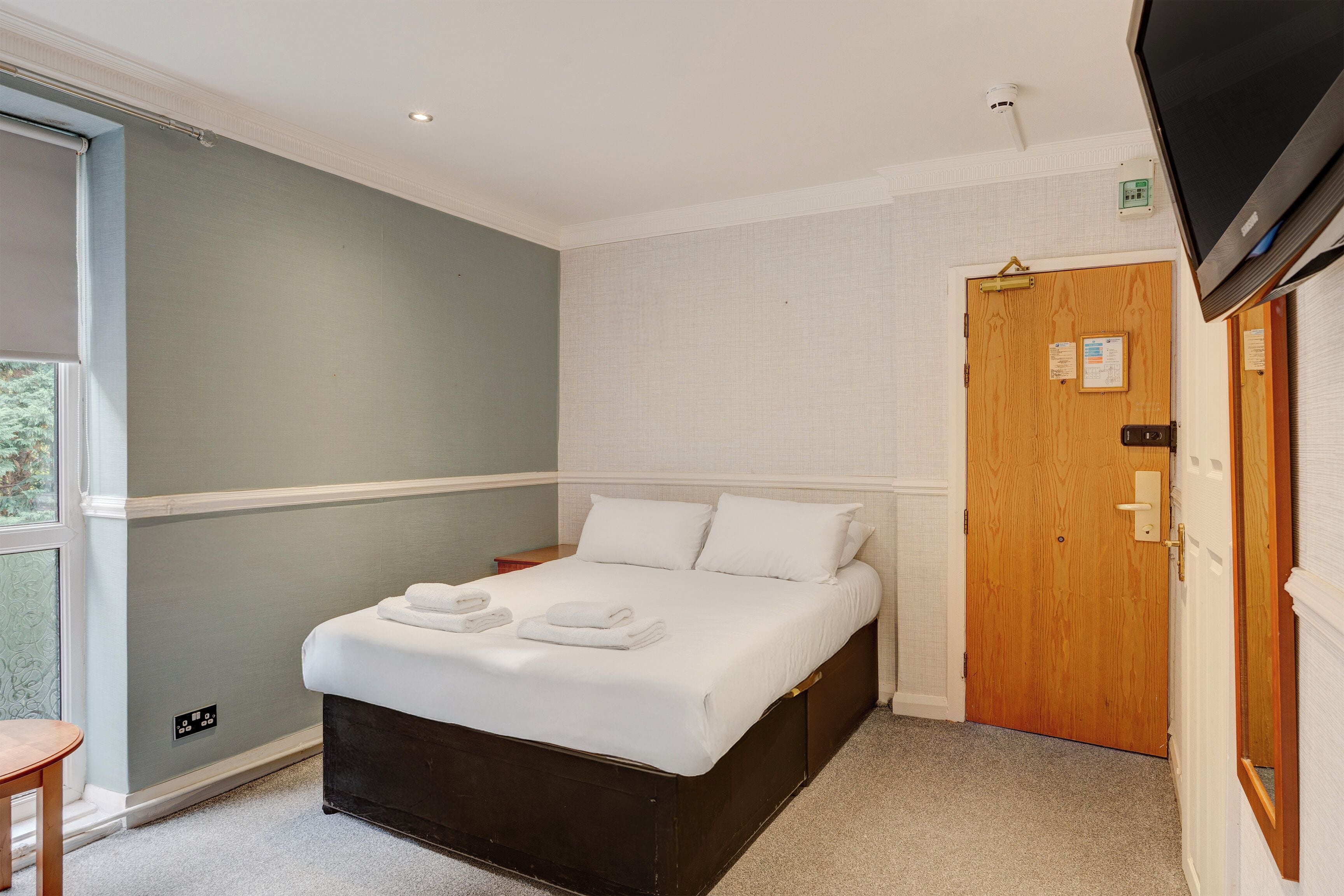 standard quad room | desk, iron/ironing board, cots/infant beds, rollaway beds