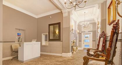 Liverpool Aigburth Sefton Park Hotel By Belvilla