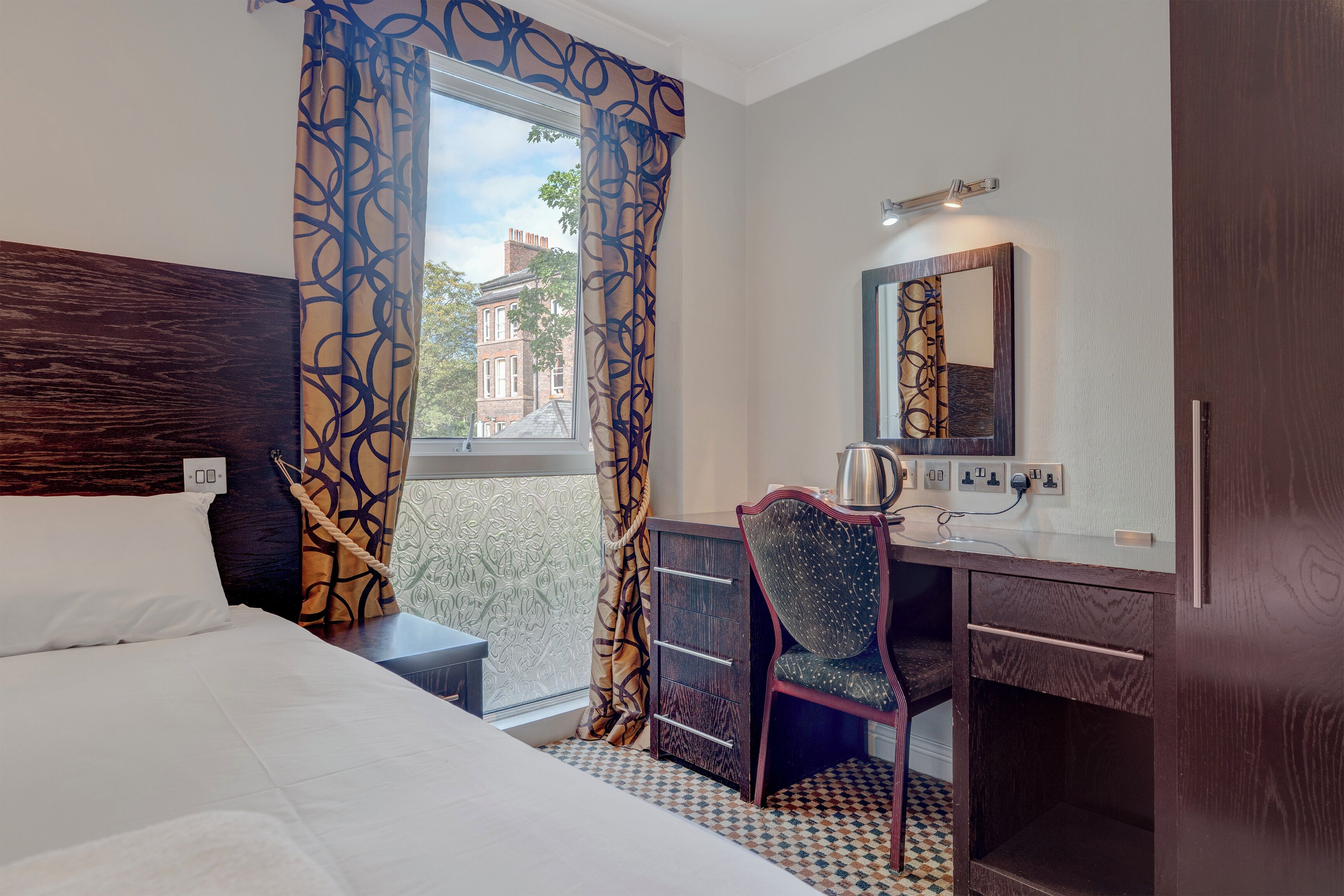 Photo - Liverpool Aigburth Hotel By Belvilla