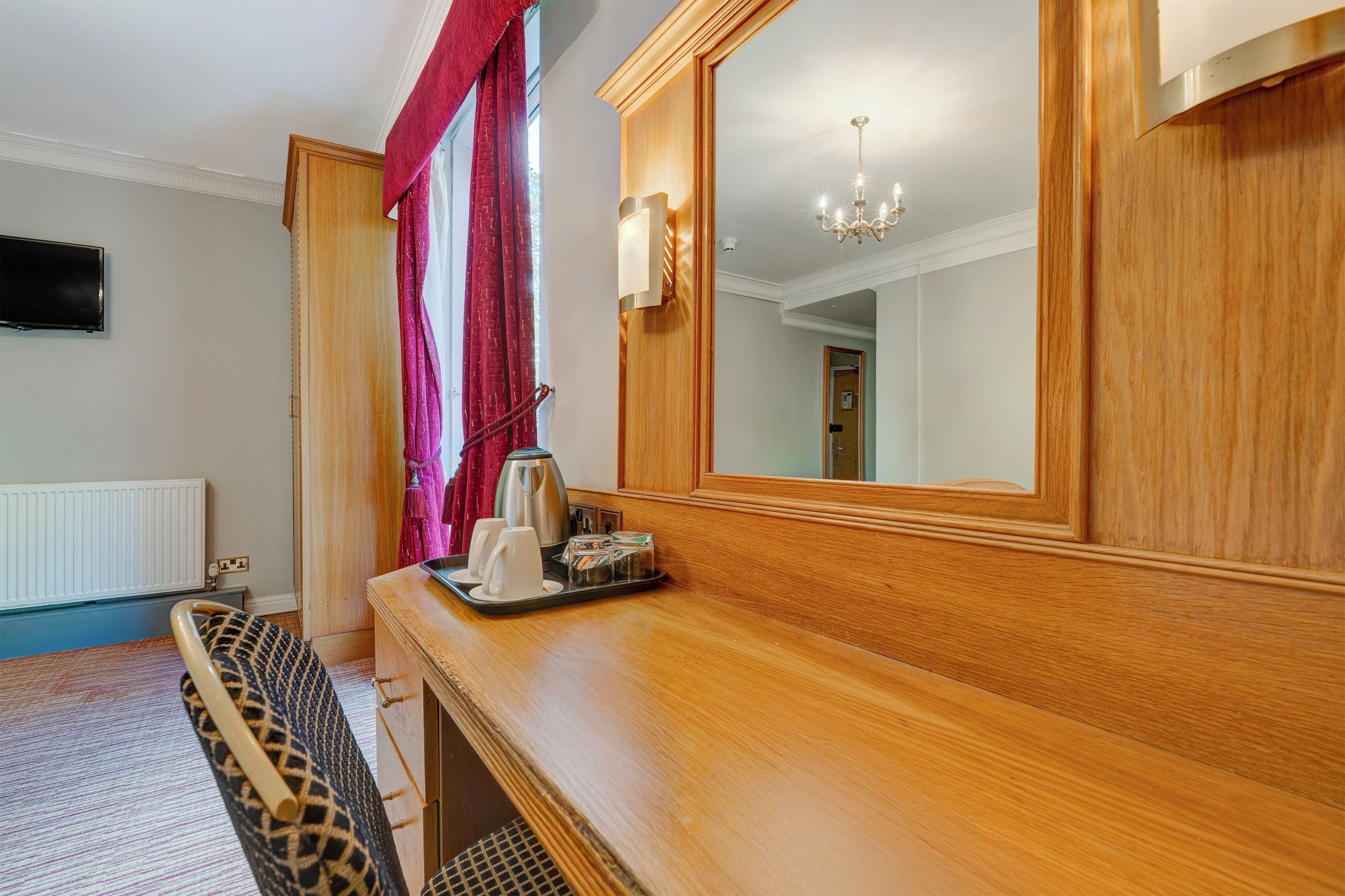 Deluxe Double Room | Desk, iron/ironing board, cots/infant beds, rollaway beds