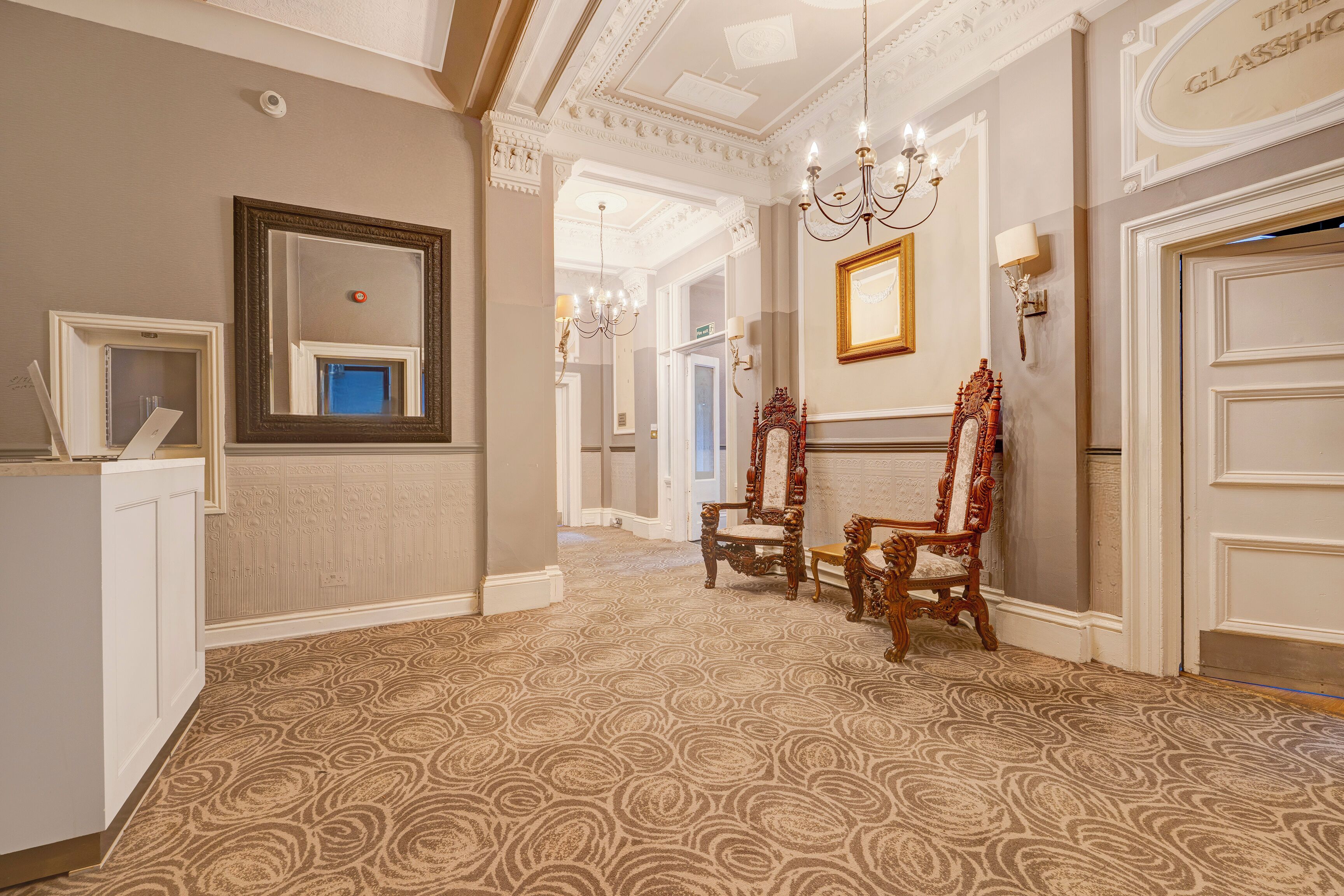 Photo - Liverpool Aigburth Hotel By Belvilla