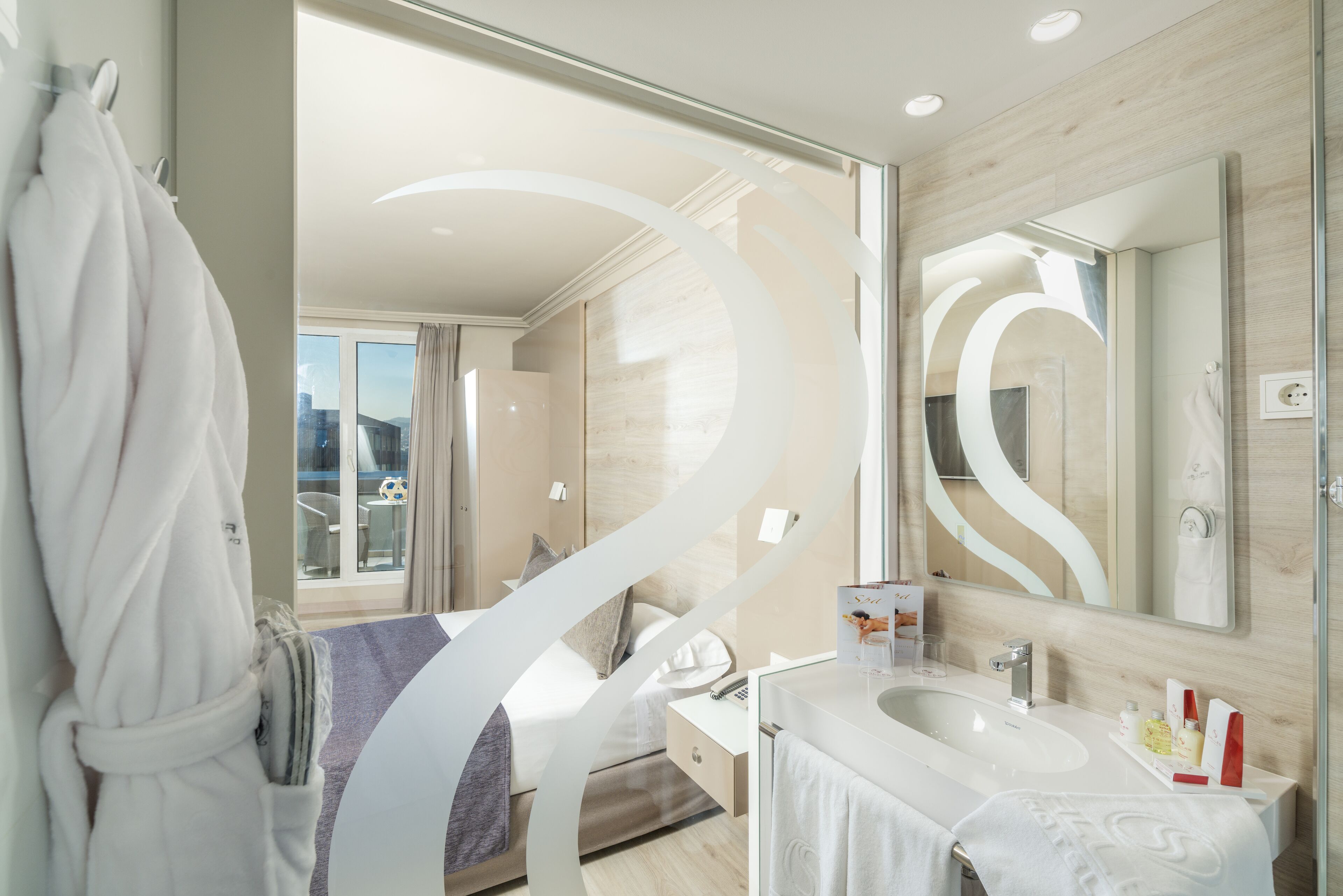 deluxe double room, terrace (spa access) | 1 bedroom, minibar, in-room safe, desk