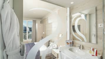Kahden hengen deluxe-huone, terassi (Spa Access) | Minibaari, tallelokero huoneessa, työpöytä, äänieristys