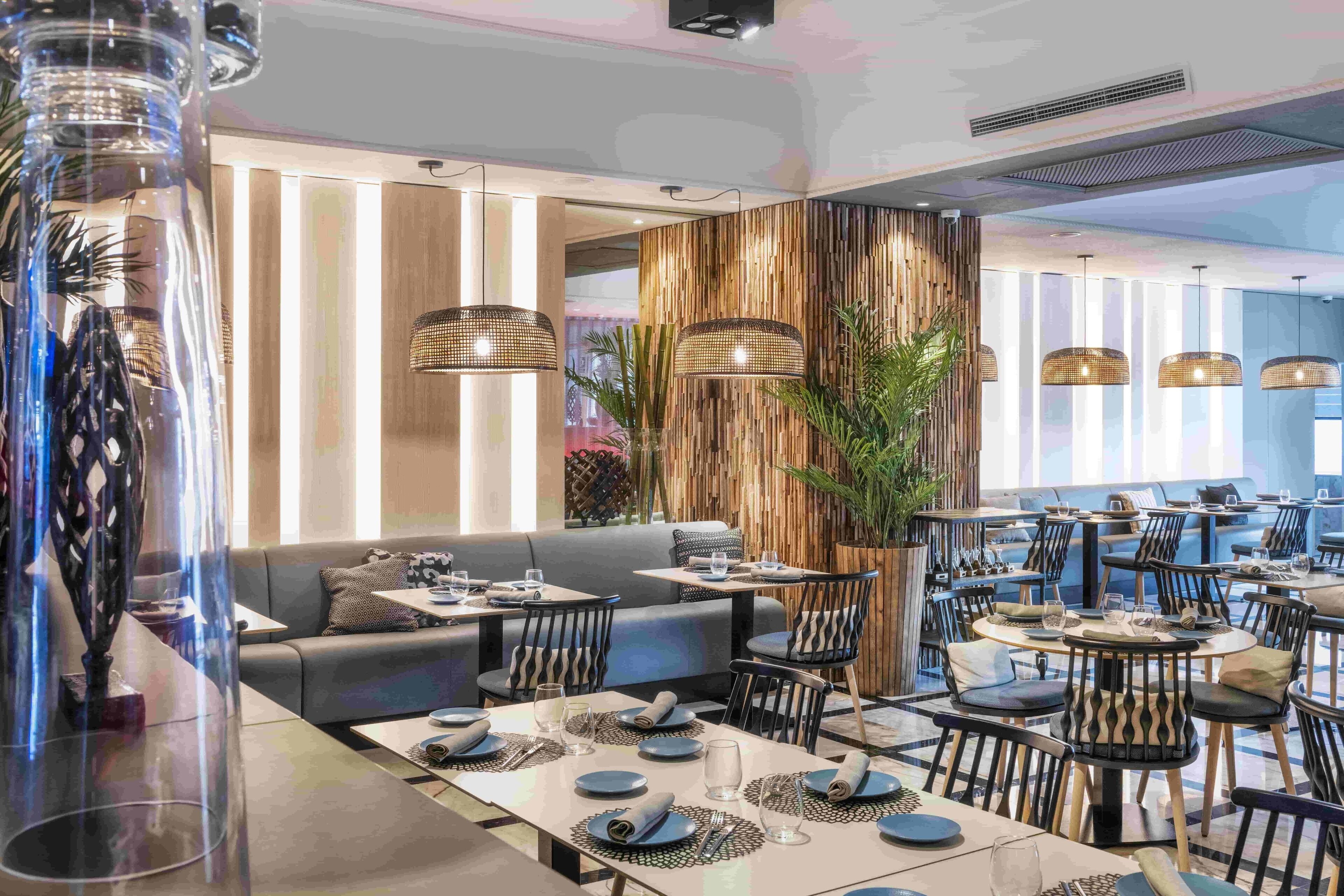 lunch and dinner served