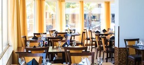 Aperto a colazione, pranzo e cena, cucina portoghese 