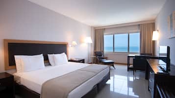 Minibar, coffres-forts dans les chambres, rideaux occultants