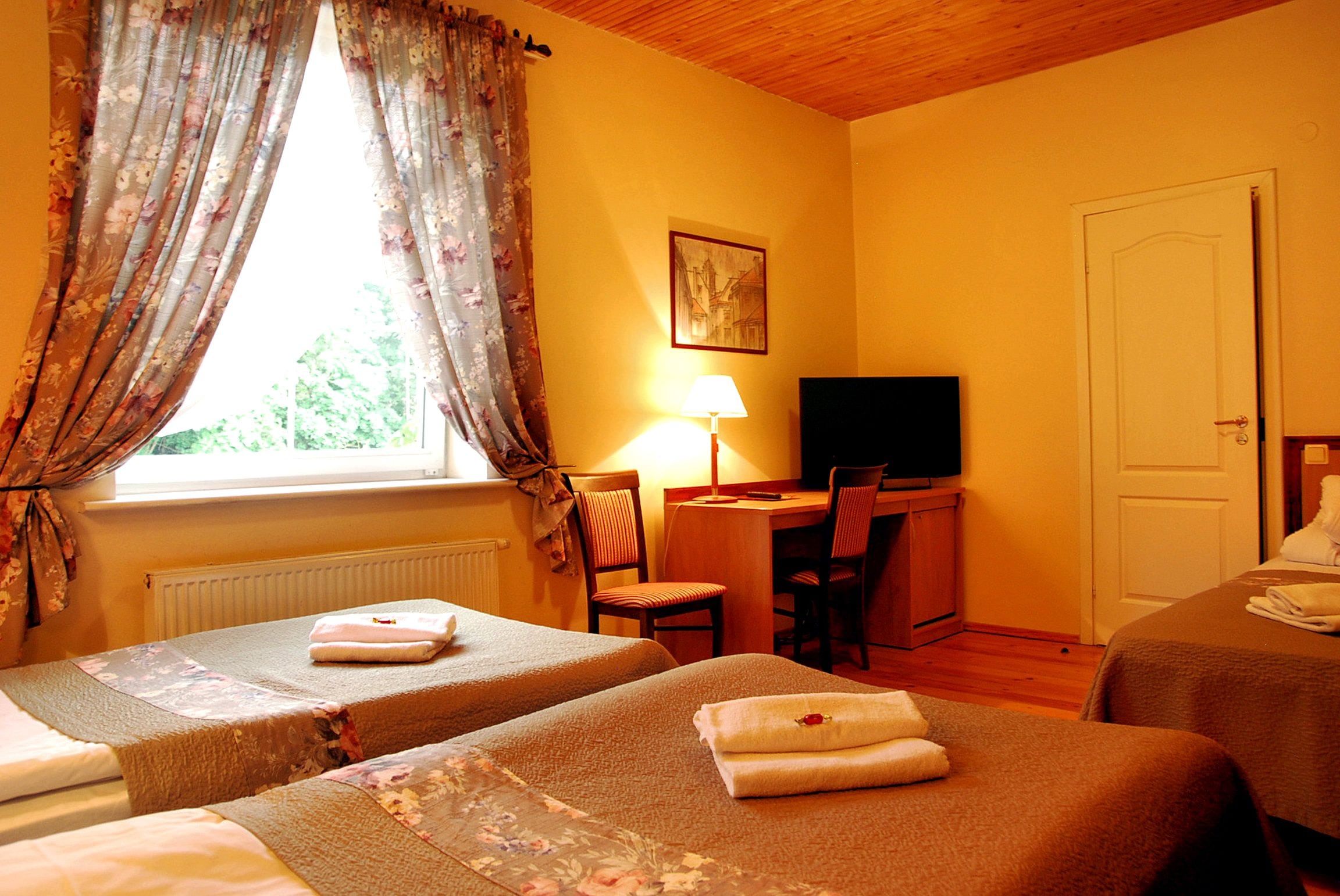 triple room | 1 bedroom, desk, iron/ironing board, free wifi
