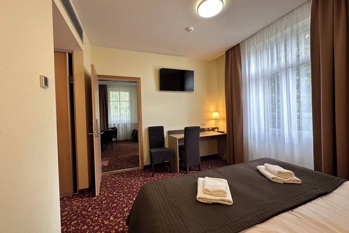 comfort quadruple room | 1 bedroom, desk, iron/ironing board, free wifi