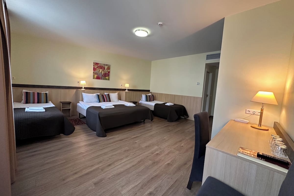 comfort quadruple room | 1 bedroom, desk, iron/ironing board, free wifi