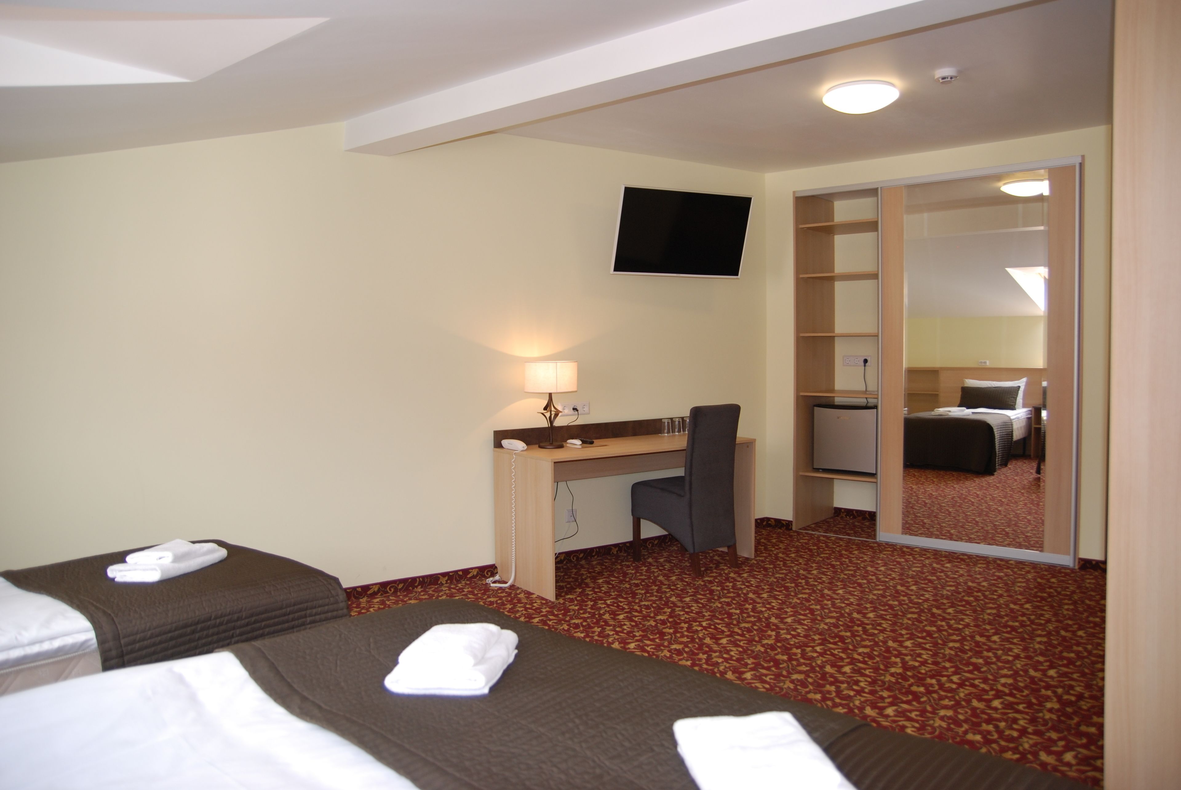 triple room | 1 bedroom, desk, iron/ironing board, free wifi