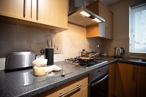 Daily continental breakfast (GBP 9.50 per person)
