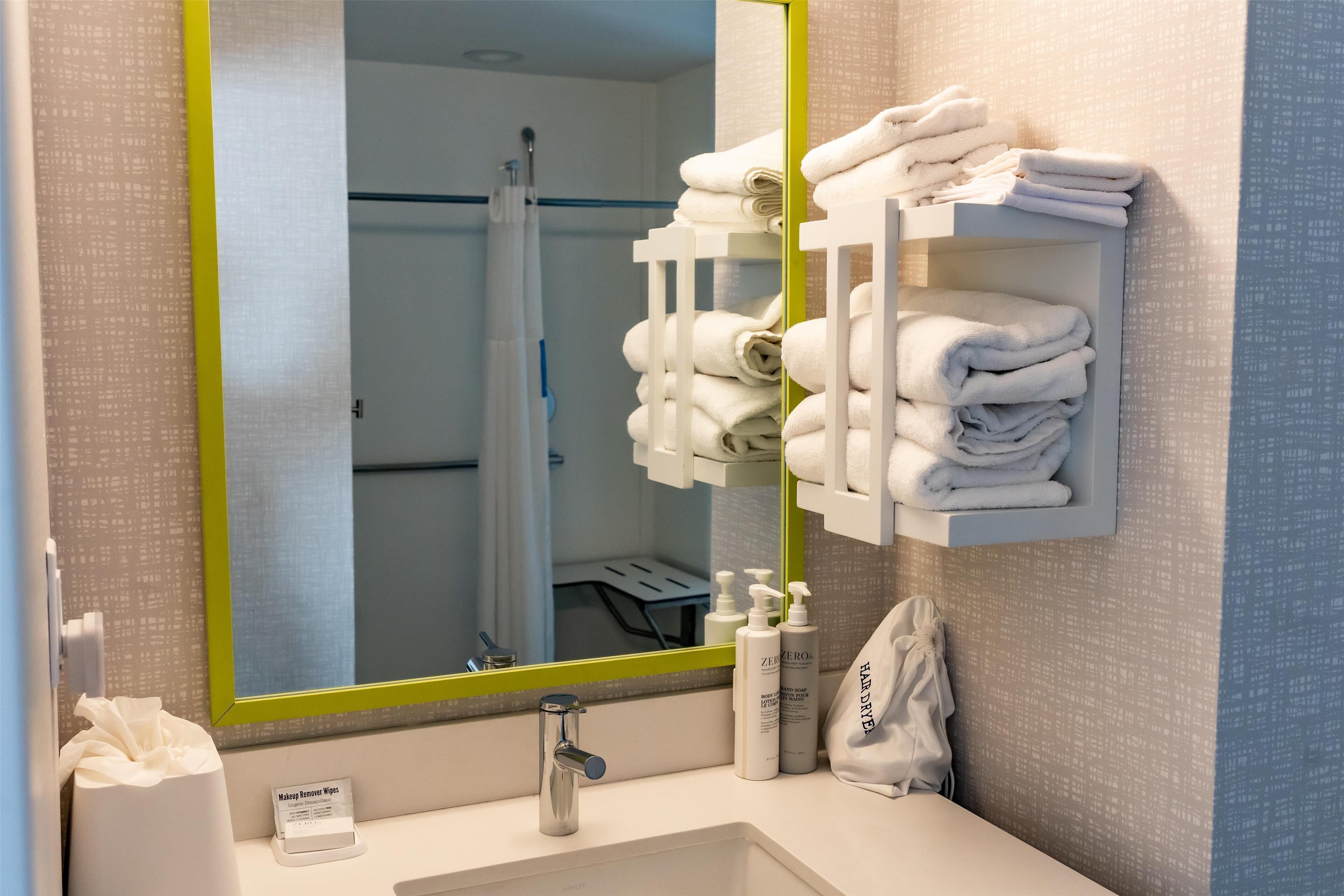 studio, accessible, non smoking | bathroom | combined shower/bathtub, hair dryer, towels