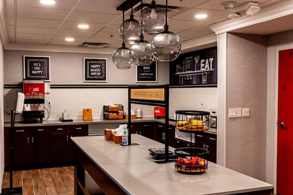 Café da manhã com buffet grátis todos os dias