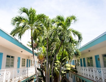 Courtyard at Aqua Hotel & Suites