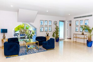 Lobby lounge