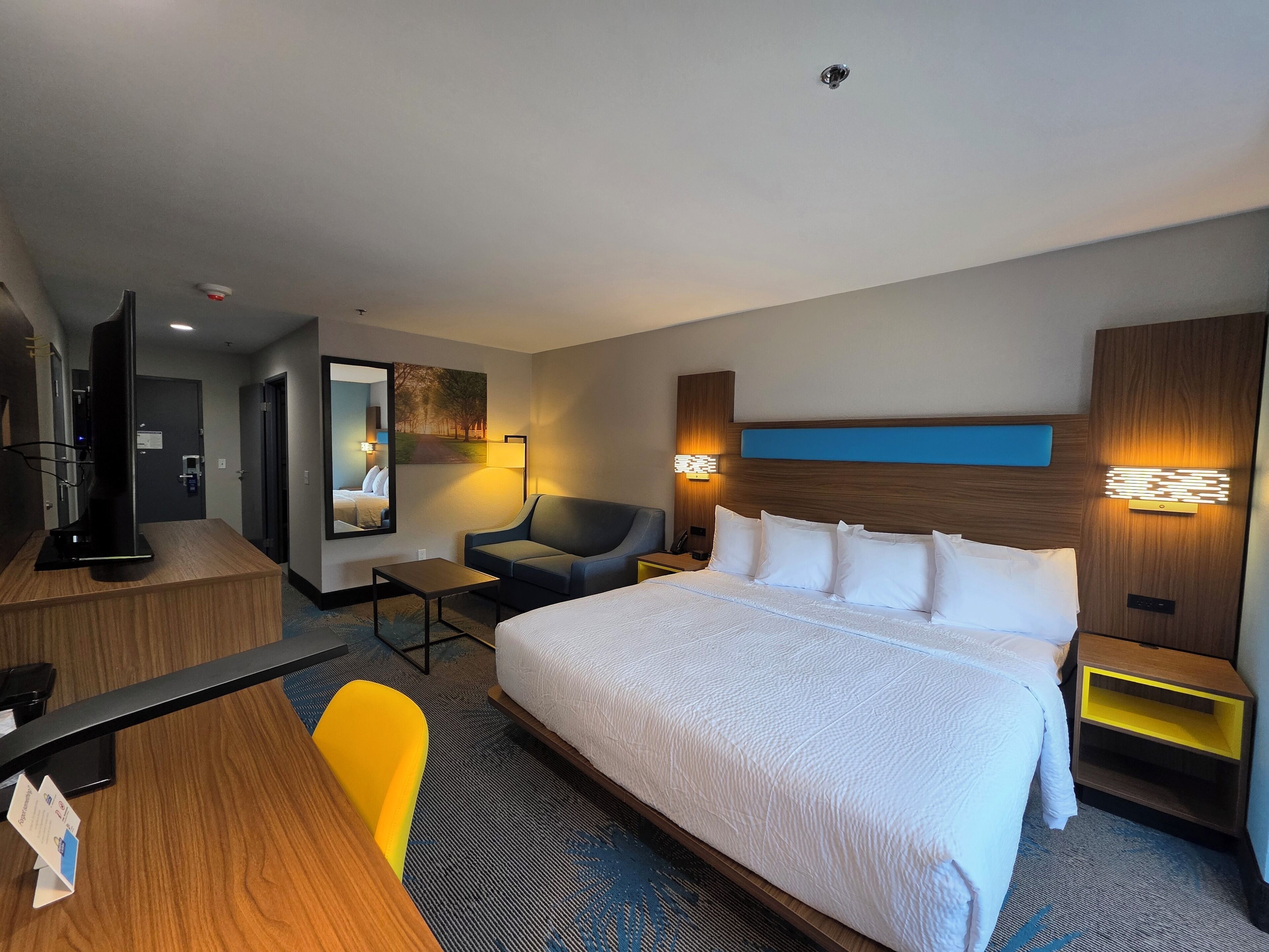 Suite, 1 King Bed, Accessible, Non Smoking (Yes) | Pillowtop beds, desk, iron/ironing board, free WiFi