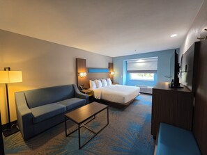 Colchones con pillow-top, escritorio y tabla de planchar con plancha