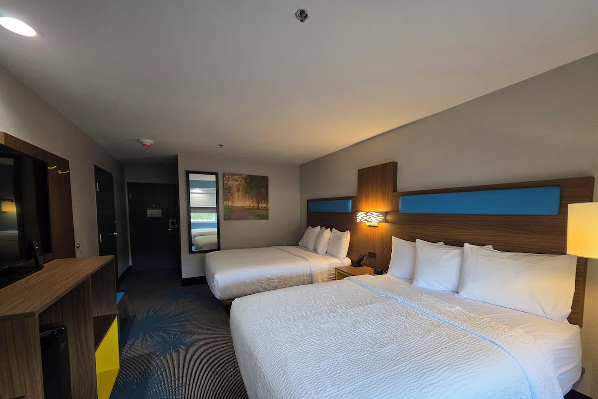 Deluxe Room, 2 Queen Beds, Non Smoking