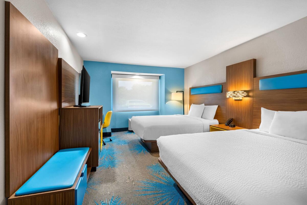 Deluxe Room, 2 Queen Beds, Non Smoking | Pillowtop beds, desk, iron/ironing board (on request), WiFi (free)