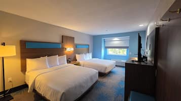 디럭스룸, 퀸사이즈침대 2개, 이동 약자 지원, 금연 (Mobility, Tub w/ Grab Bars) | 필로우탑 침대, 책상, 다리미/다리미판, 무료 WiFi