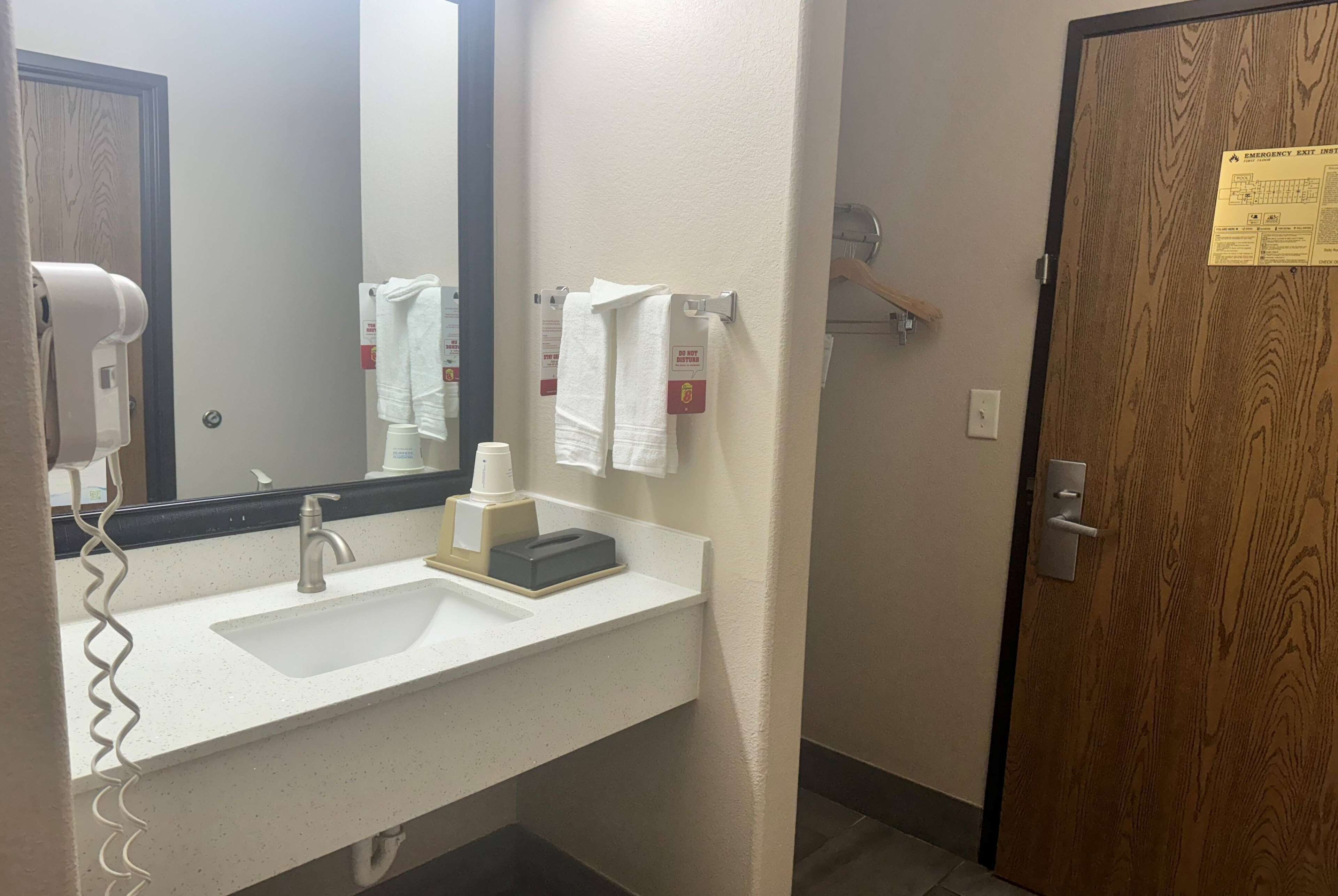 combined shower/bathtub, free toiletries, hair dryer, towels