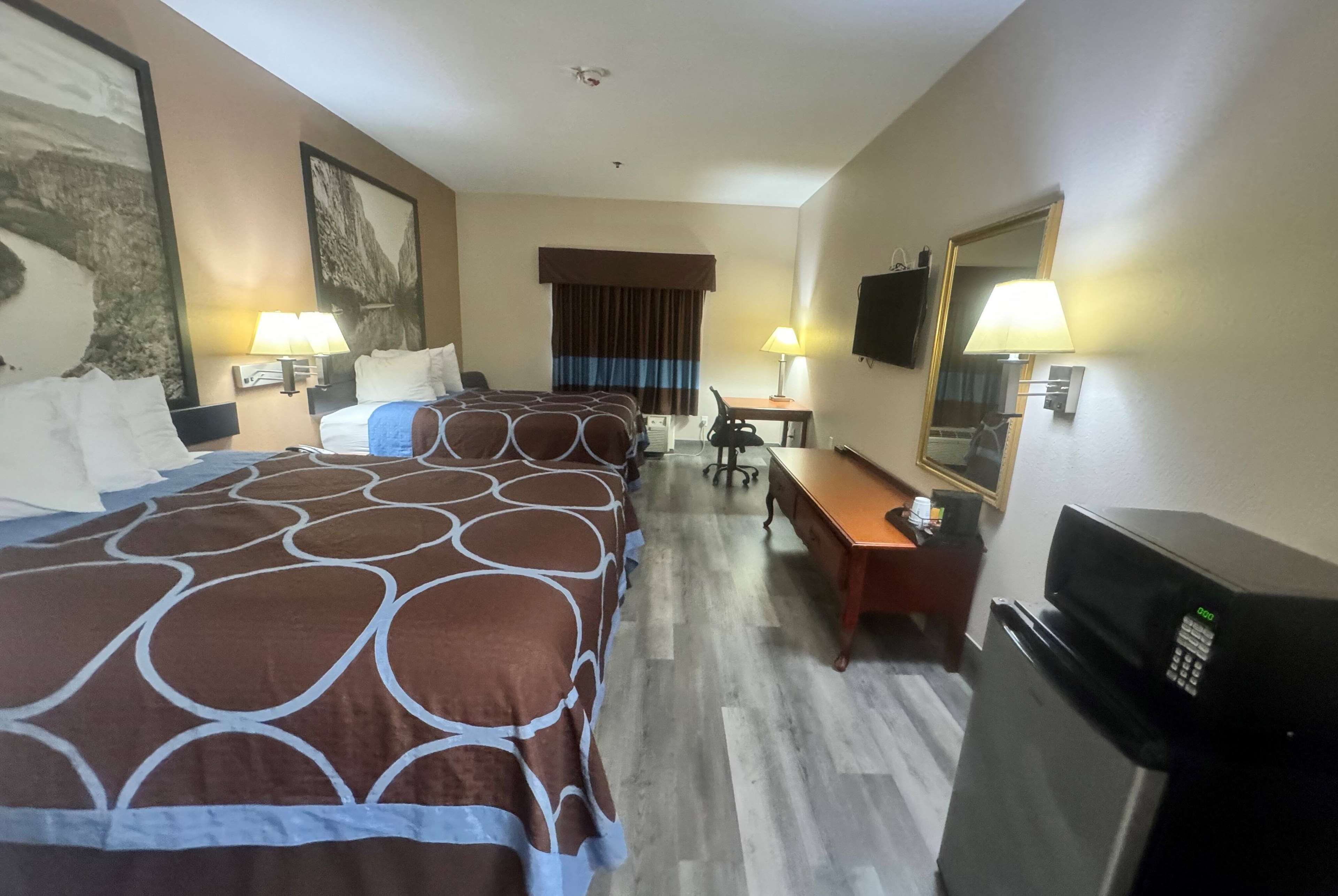 1 bedroom, individually decorated, individually furnished, desk