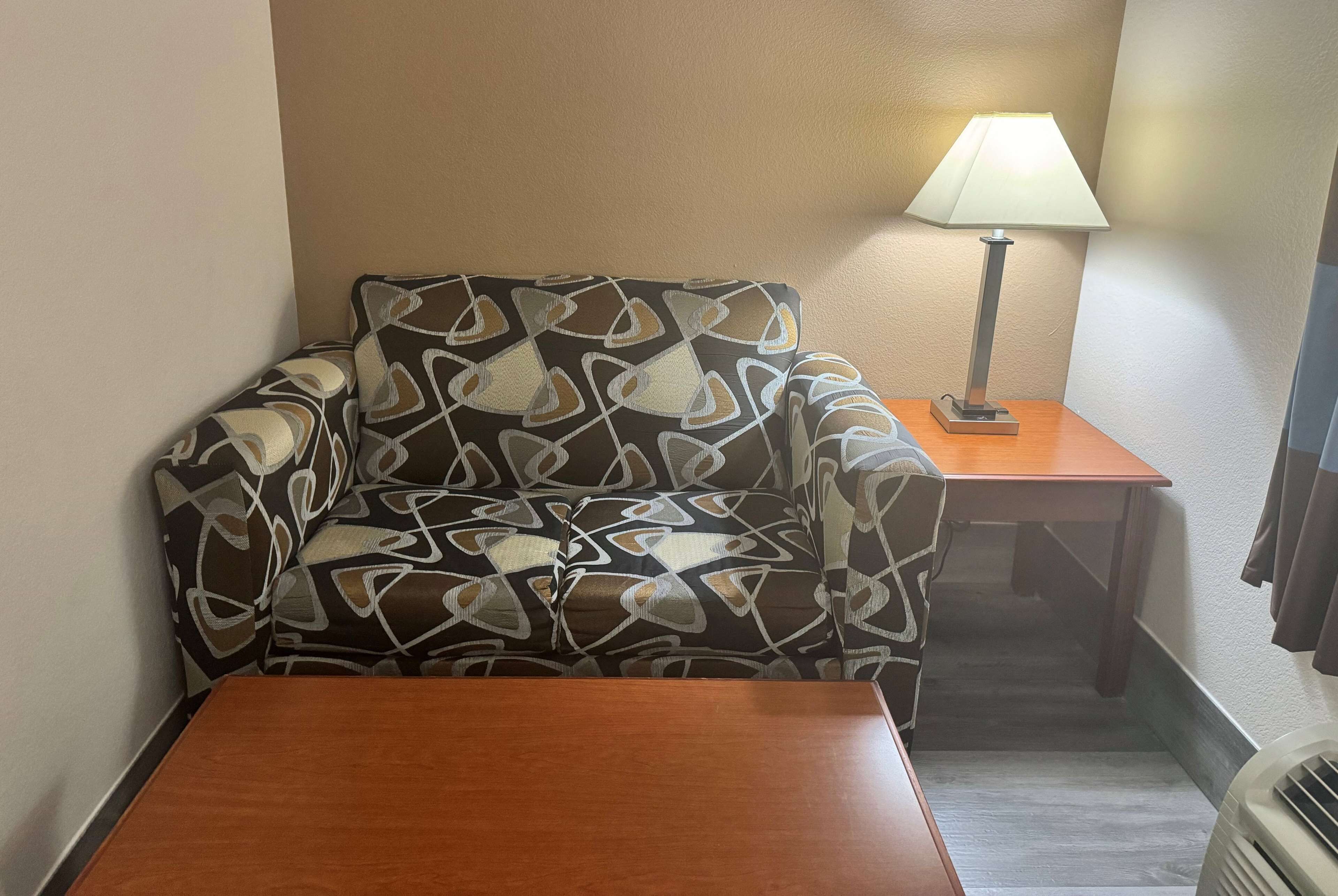 1 bedroom, individually decorated, individually furnished, desk