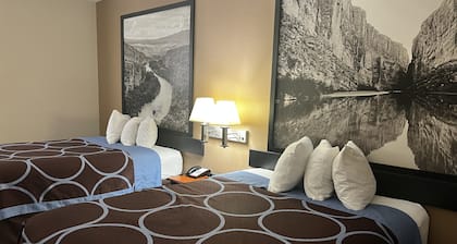 Super 8 by Wyndham Huntsville