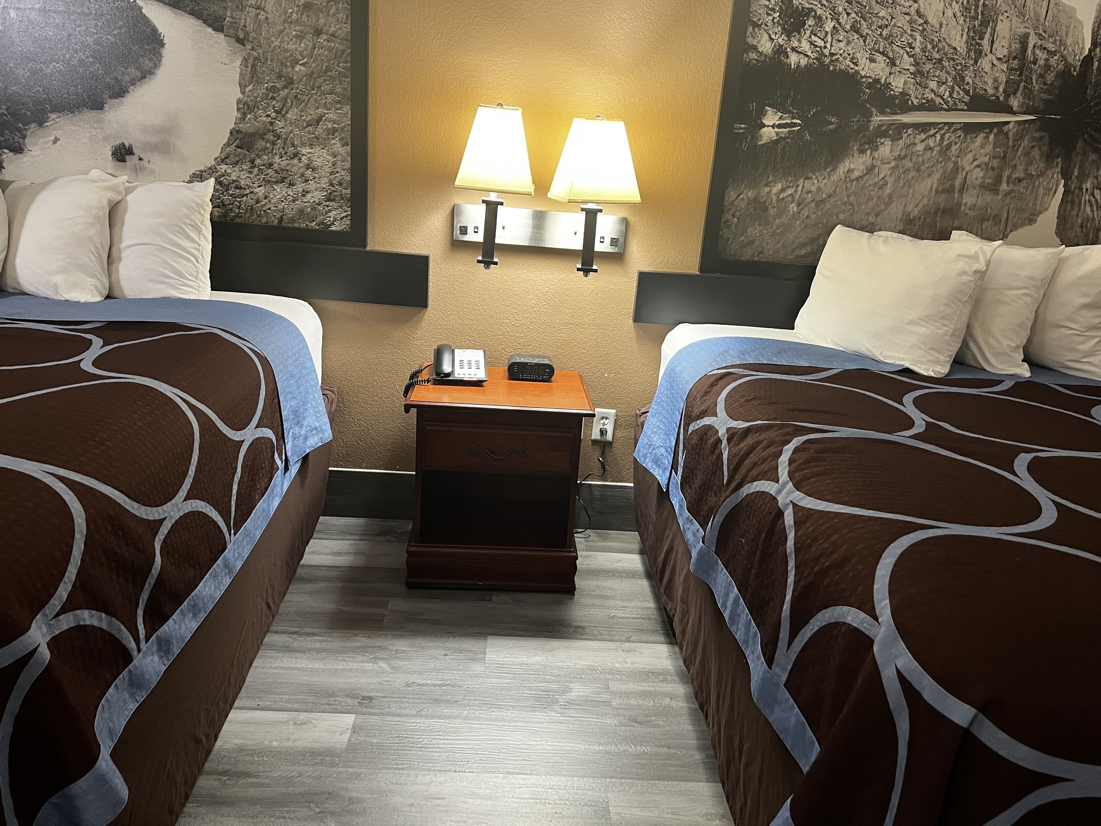 1 bedroom, individually decorated, individually furnished, desk