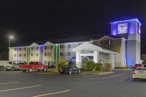 Voorkant accommodatie - avond/nacht