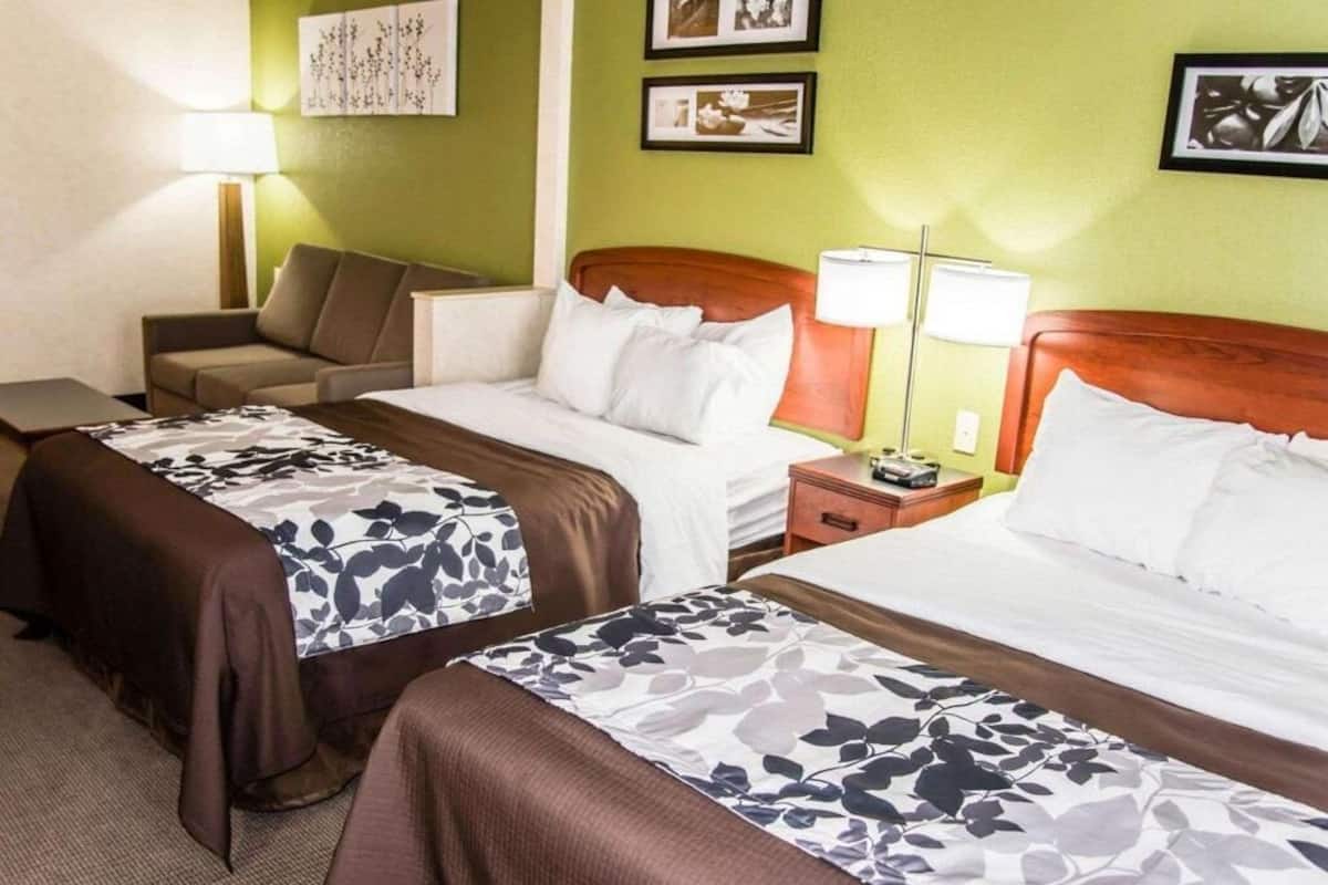 Iron/ironing board, WiFi (free), alarm clocks, bed sheets