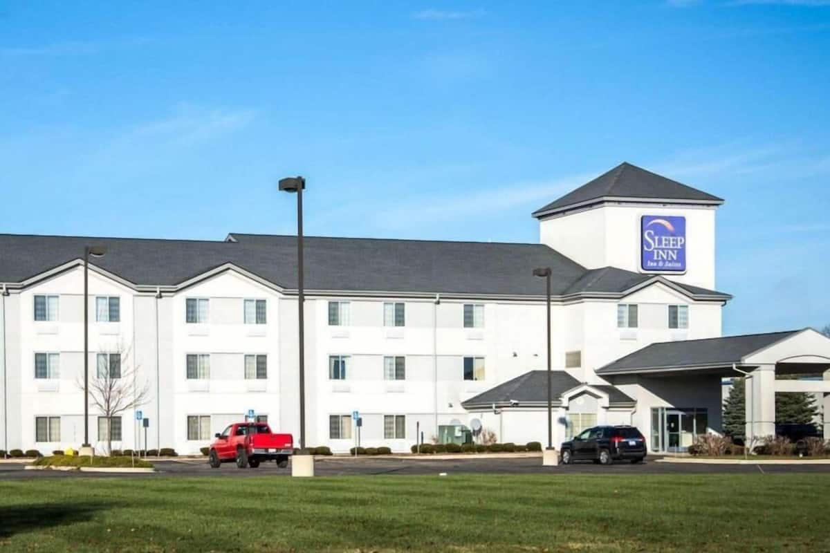 A multi-story hotel with a prominent sign for Sleep Inn.