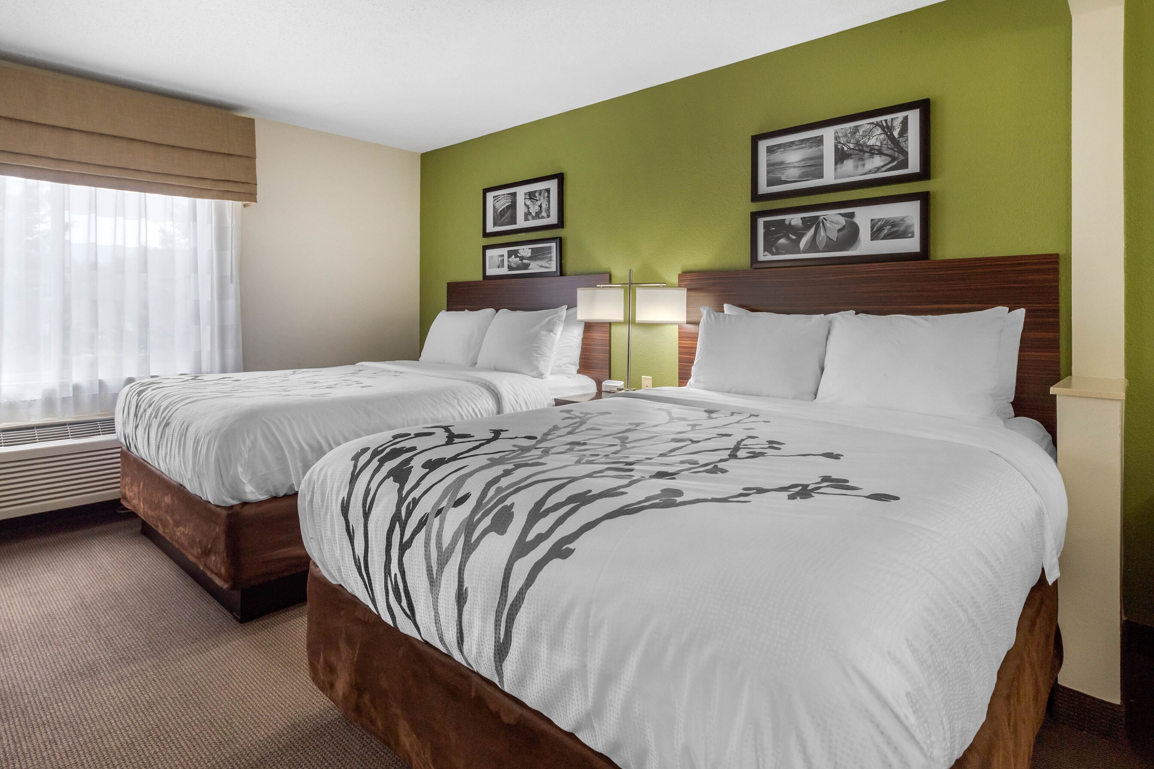 suite, multiple beds, non smoking | iron/ironing board, free wifi, bed sheets, alarm clocks