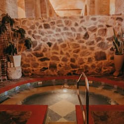 Sauna, bain à remous, hammam, soins corporels, soins d'hydrothérapie