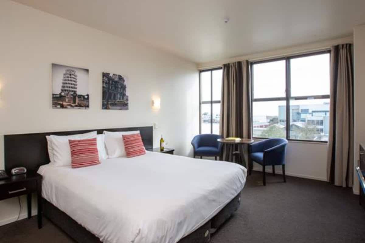 Studio, 1 King Bed | 1 bedroom, desk, iron/ironing board, free WiFi