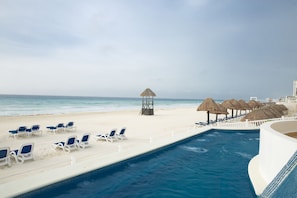 Outdoor pool, open 7:00 AM to 10:00 PM, pool umbrellas, sun loungers