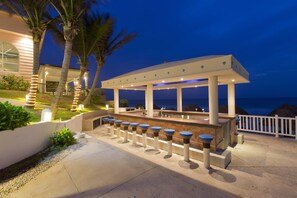 Poolside bar