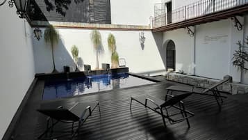 حمام سباحة