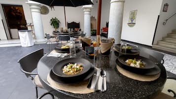 供應早餐、午餐、晚餐;墨西哥菜